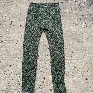 Gymshark Training Green on‎ Green Camo Leggings Medium 30 X 29 No Tag